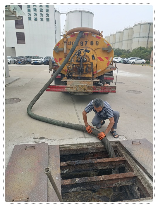 察布查尔隔油池清掏