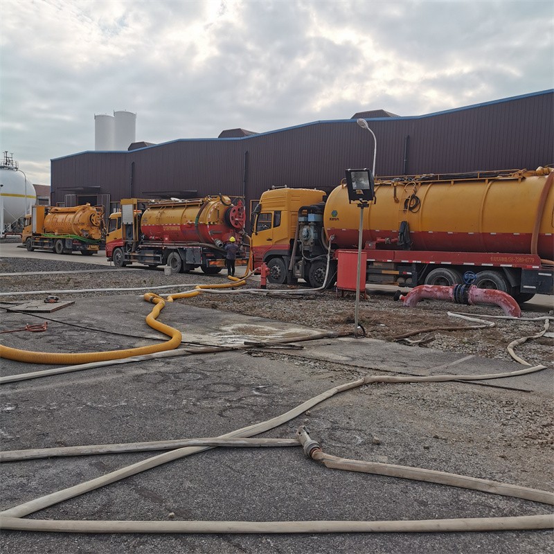 察布查尔污水池清理