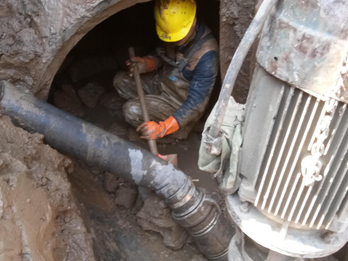 察布查尔管道清淤